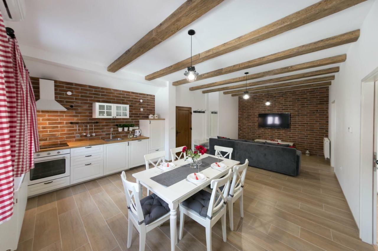 House Smolcic Apartment Otočac Екстериор снимка