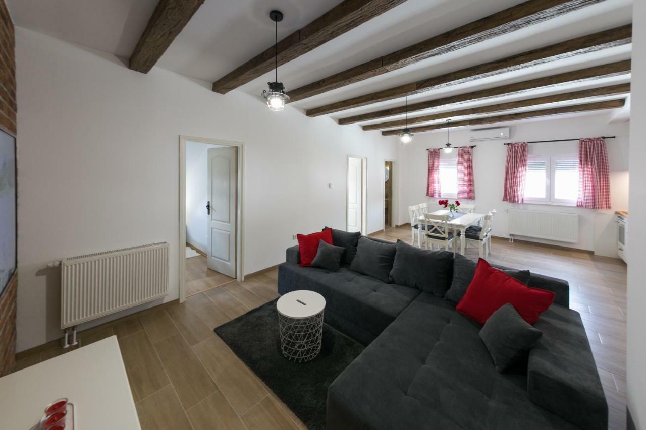 House Smolcic Apartment Otočac Екстериор снимка