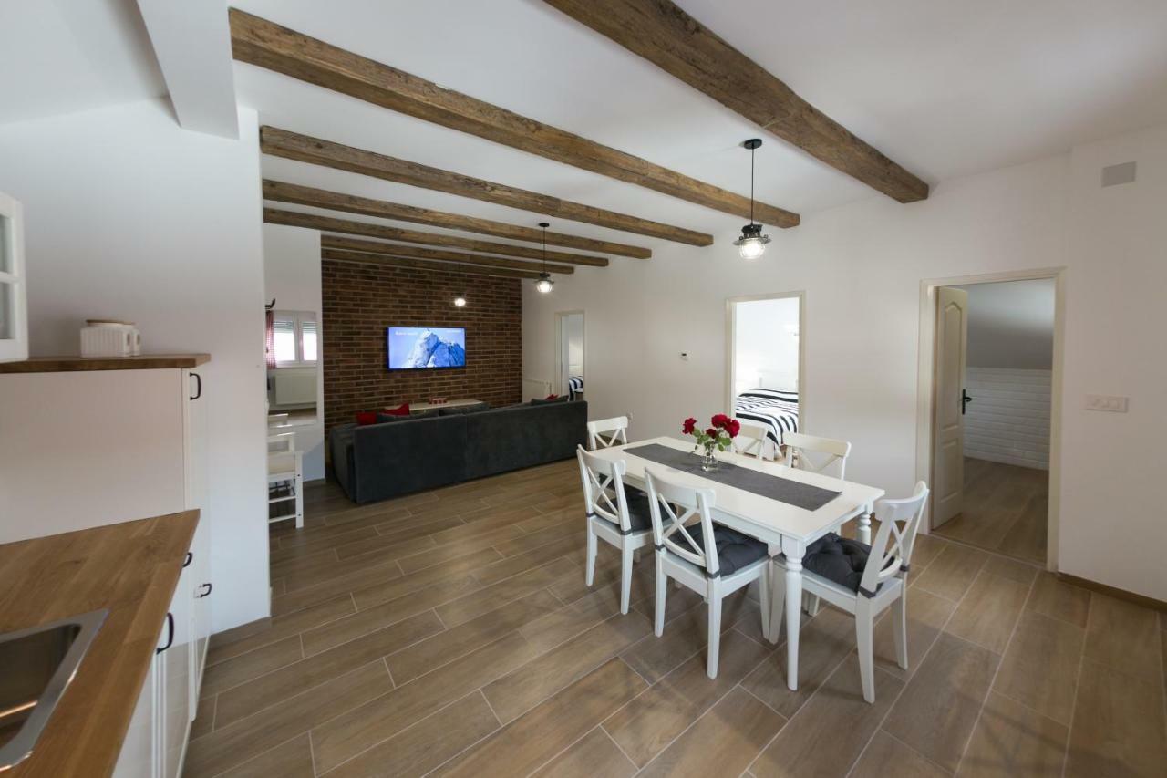 House Smolcic Apartment Otočac Екстериор снимка