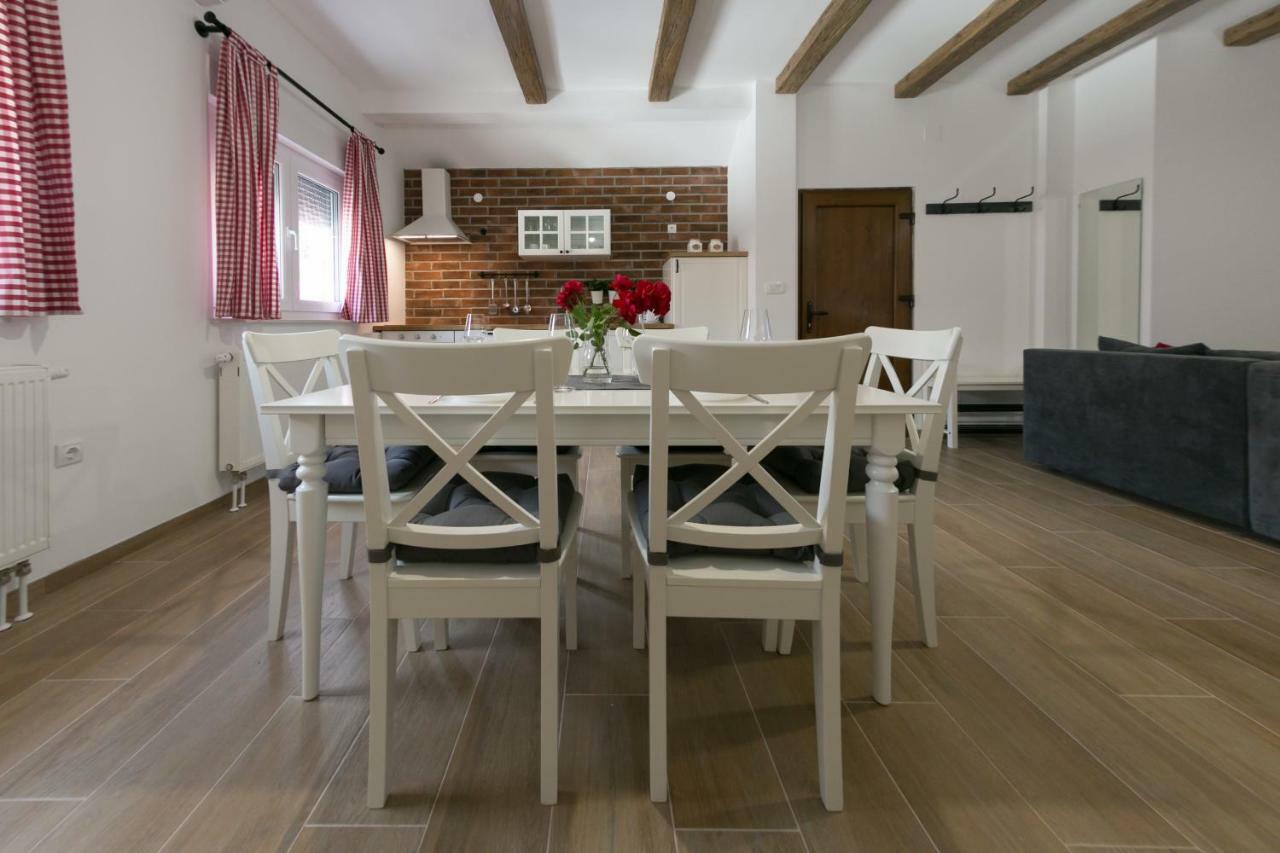 House Smolcic Apartment Otočac Екстериор снимка