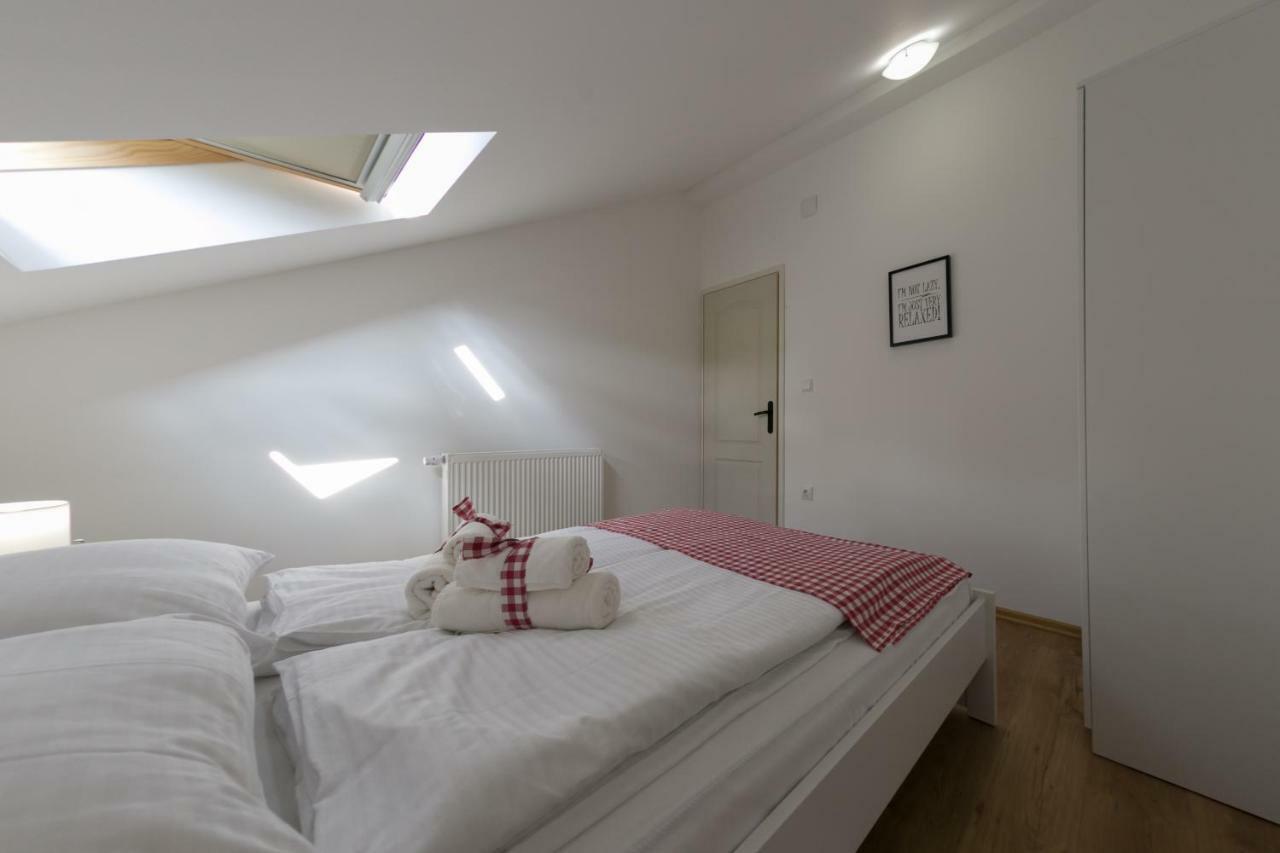 House Smolcic Apartment Otočac Екстериор снимка
