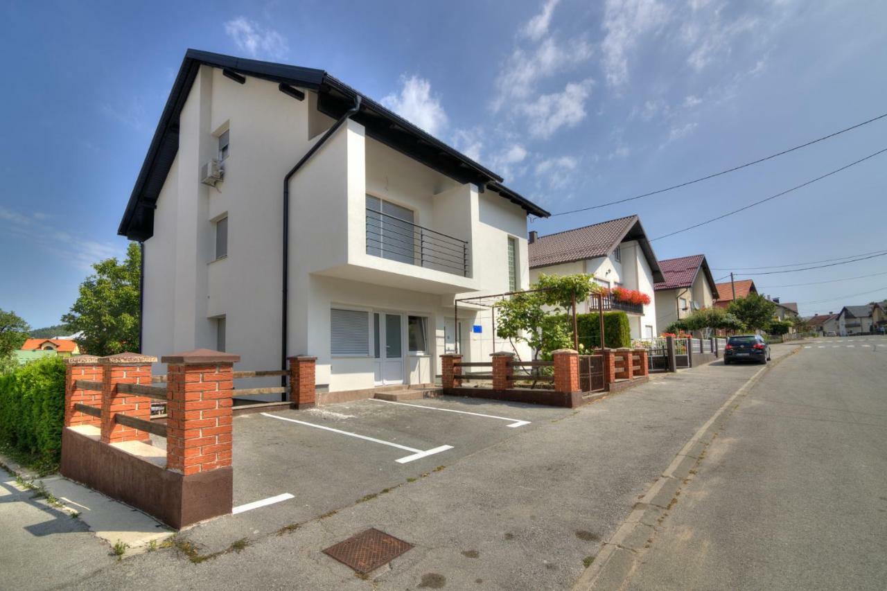 House Smolcic Apartment Otočac Екстериор снимка