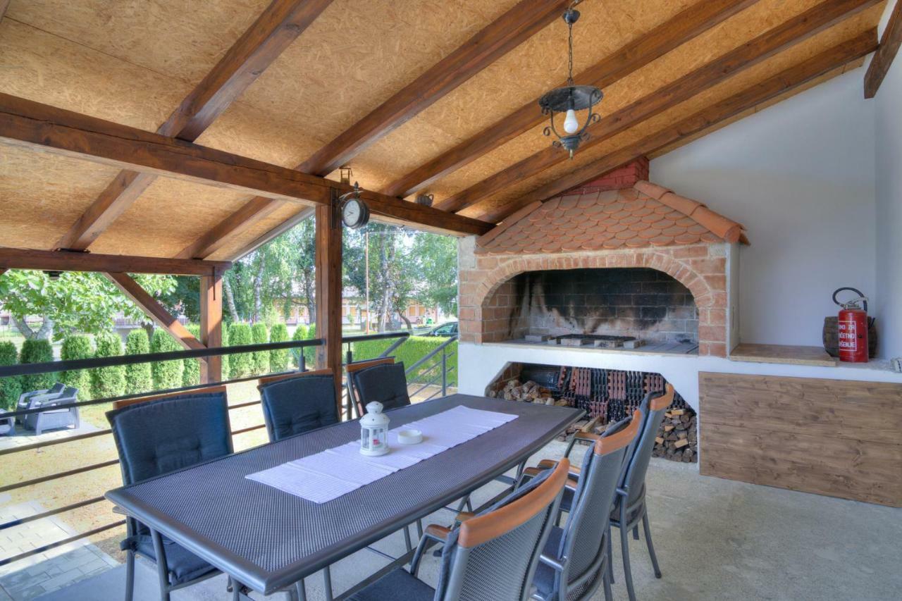 House Smolcic Apartment Otočac Екстериор снимка