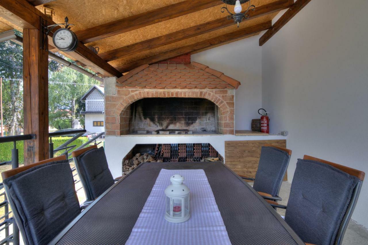 House Smolcic Apartment Otočac Екстериор снимка